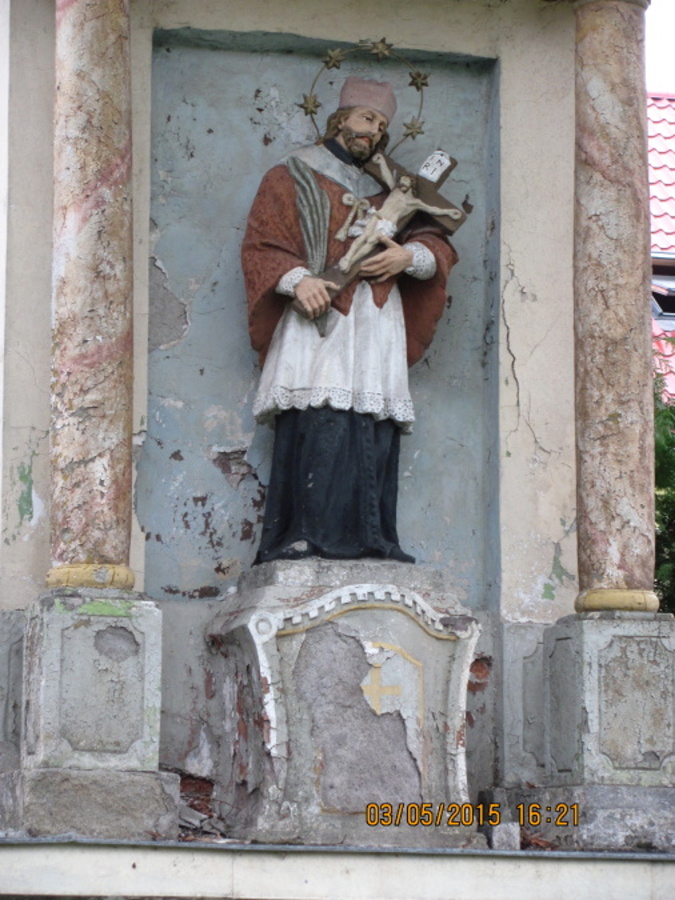 Slovensko Štefultov_část města Banská Štiavnica,soška v kapličce sv.JN