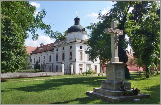 Maďarsko Gödöllő (Jedlová)_ kaple svJN u habsburského zámku