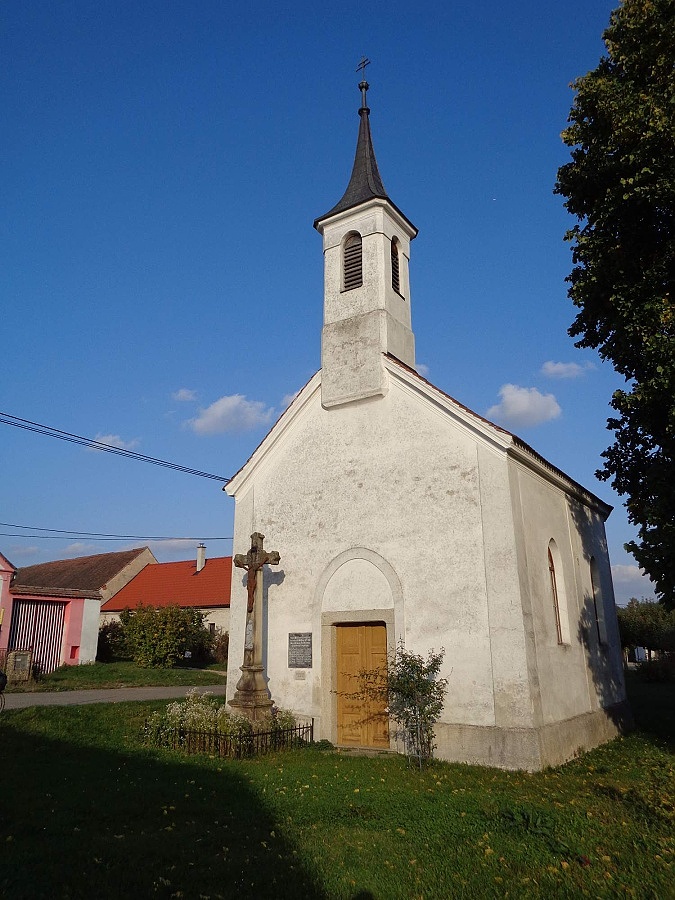 Mutišov_C_část města Slavonice_náves,kaple svJN