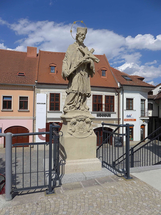 Třebíč_J_socha_po_opravě_a_přemístění
