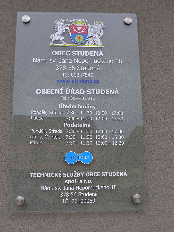 Studená_C_tabule s adresou náměstí svJN