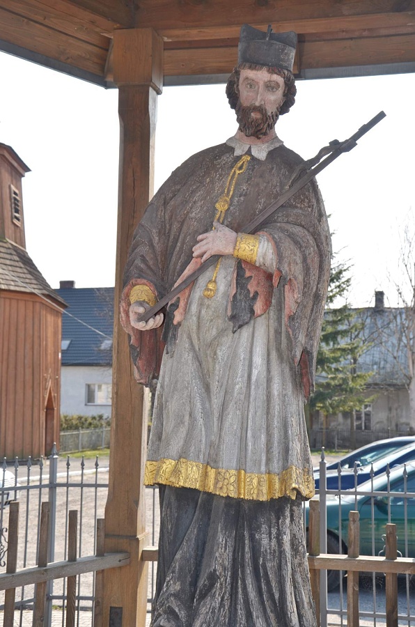 Polsko Sieciechowice_část obce Iwanowice,u kostela sv.Andreje_socha