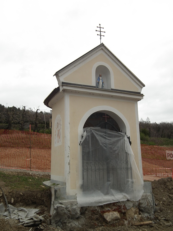 Slovinsko Vurberk_na_křižovatce_hl._silnice_cestou_k_hradu,kaple